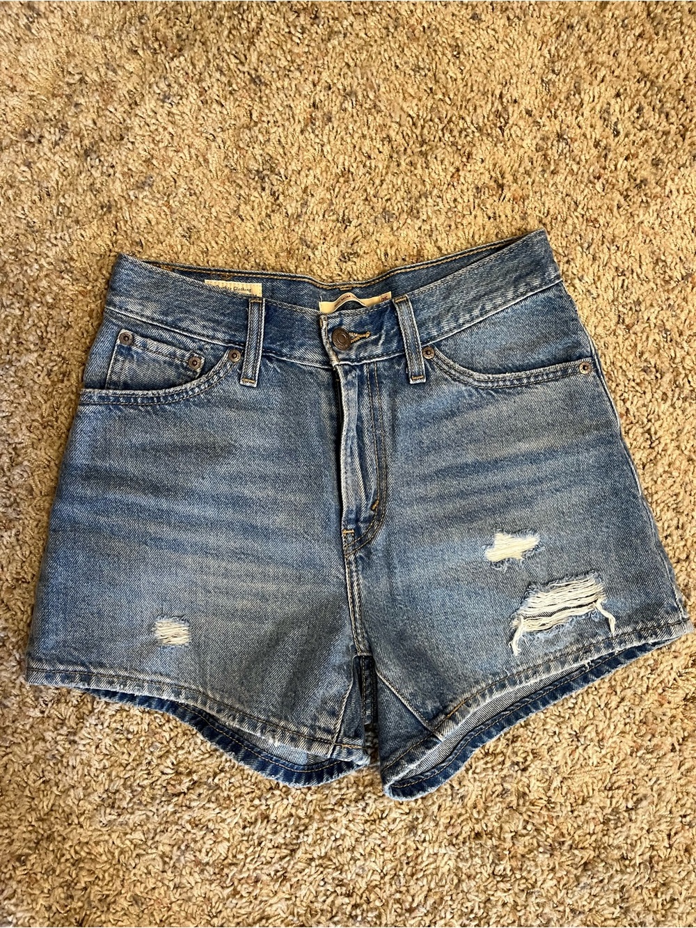 Levi’s 80’s mom denim shorts size 25